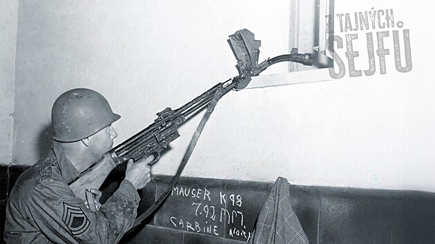 Americký d�stojník d�lost�electva p�edvádí strategickou výhodu n�meckého...