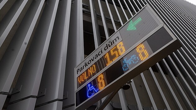 Do nov�ho parkovac�ho domu v are�lu libereck� nemocnice se vejde 329 automobil� a dev�t motocykl�.