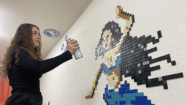 P�vodn� nen�padn� pr�chod v centru Pardubic se prom�nil v prvn� origin�ln� pixelovou galerii v �esku. (30. prosince 2025)