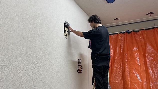 P�vodn� nen�padn� pr�chod v centru Pardubic se prom�nil v prvn� origin�ln� pixelovou galerii v �esku. (30. prosince 2025)