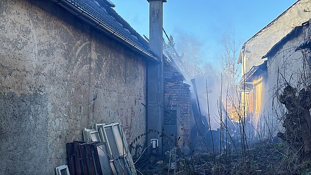 Po��r gar�e v obci Krpy na Mladoboleslavsku. (30. prosince 2025)