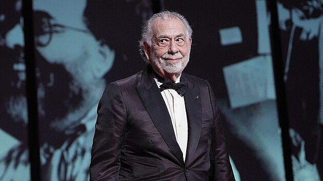 Francis Ford Copolla na ud�len� cen filmov�ho festivalu v Cannes. (25. kv�tna 2022)