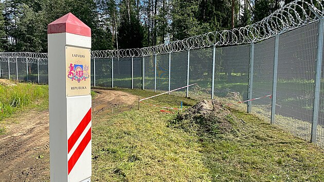 Loty�sk� prezident nav�t�vil hranici v pohrani�n�m troj�heln�ku. (19. srpna 2025)