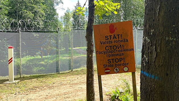 280 kilometr� dlouh� plot na hranici Loty�ska s Ruskem. (19. srpna 2025)
