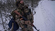 P�íslu�ník ukrajinské 93. mechanizované brigády Cholodnyj Jar nedaleko m�sta...