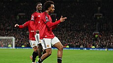 PISTOLNÍK Joshua Zirkzee slaví sv�j gól proti Wolverhamptonu.