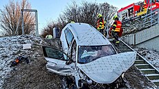 Havarované auto na dálnici D35 u Olomouce. (31. prosince 2025)