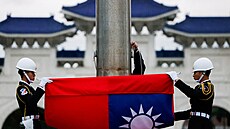 Tchajpejské ú�ady rozhodly o spu�t�ní vlajky b�hem �ínského vojenského cvi�ení...