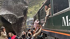 Srá�ku vlak� u Machu Picchu nep�e�il jeden ze strojvedoucích, více ne� 30 lidí...