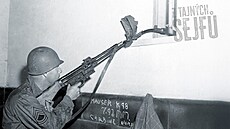 Americký d�stojník d�lost�electva p�edvádí strategickou výhodu n�meckého...