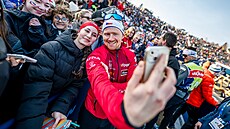 Na Vít�zslava Horniga �ekaly u hrazení davy p�íznivc�.