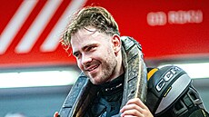 Kabina pardubických hokejist� si mezi sebou po ka�dém zápase volí nejlep�ího...