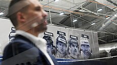 Nový kou� Rytí�� Tomá� Plekanec na st�ída�ce i mezi i pod stropem haly mezi...