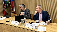 Hejtman Ústeckého kraje a p�edseda bezpe�nostní rady Richard Brabec (vpravo) a...