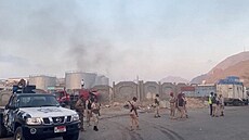 Stoupající kou� po leteckém úderu koalice vedené Saúdskou Arábií, který byl...