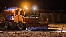 Situace po no�ním sn�ení ve Zbý�ov� u Brna (30. prosince 2025).