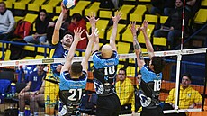 Max Haronga z Ústí nad Labem sme�uje proti Kladnu.