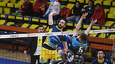 Martin Tibitanzl z Ústí nad Labem sme�uje proti Kladnu.