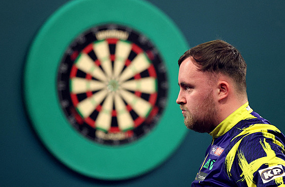 Luke Littler po vít�zství ve �tvrtfinálovém zápase.