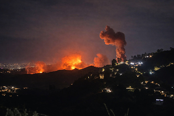 Útok USA na venezuelský Caracas v noci na sobotu 3. ledna 2026. P�i n�m byl...