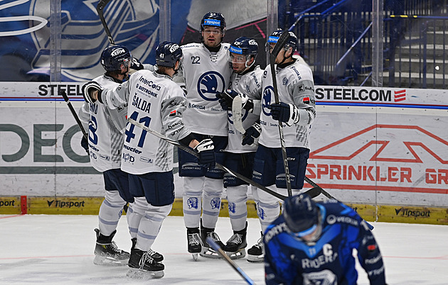 Pardubickou výhru na Spartě zařídil Kelemen. Slaví i Litvínov, Plzeň a Olomouc