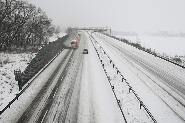 Večer zasáhne část Česka silné sněžení, přes noc napadne až osm centimetrů