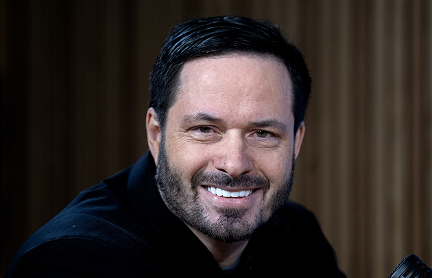 Peking i Musk mohou jazykovými modely manipulovat světonázor, varuje AI vizionář