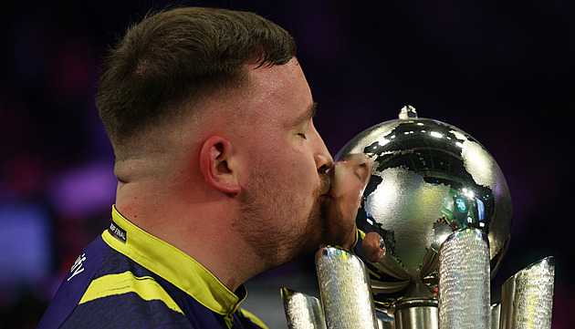 Koupil vilu rodičům, teď Littler podepsal smlouvu snů. Sponzor mu dá půl miliardy