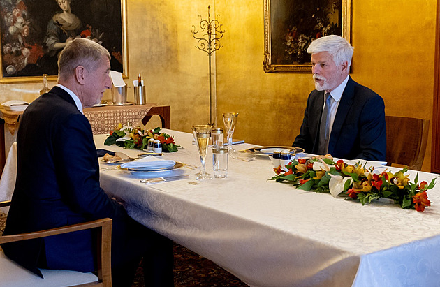 Boj o velvyslance i seškrtání rozpočtu Hradu. Jak může eskalovat spor o Turka?