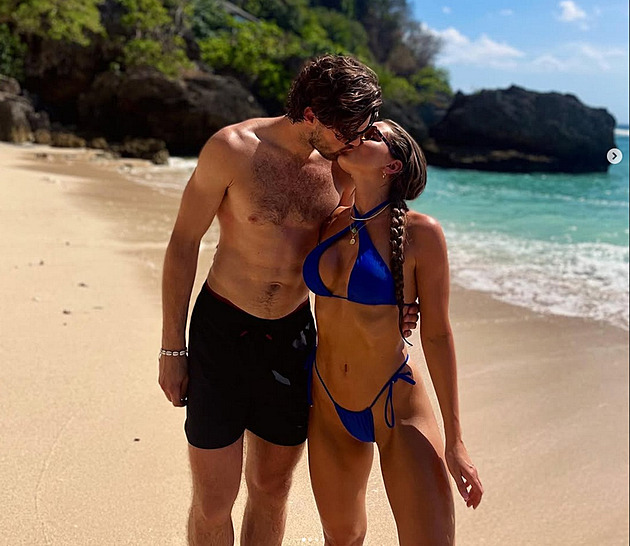 Šlégrova dcera Jessica se zasnoubila, chystá svatbu s hokejistou Hrabíkem