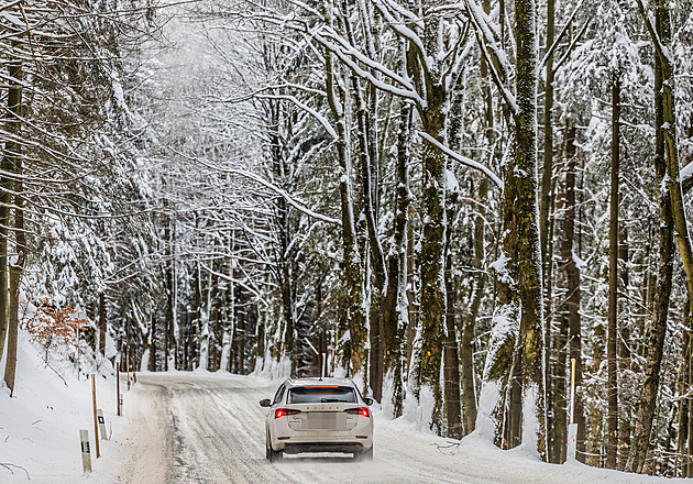 Páteční ráno přinese sníh a mráz. Meteorologové varují před komplikacemi