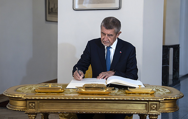 Babiš čeká s vložením Agrofertu do fondu na souhlasy ze zahraničí. Termín se blíží