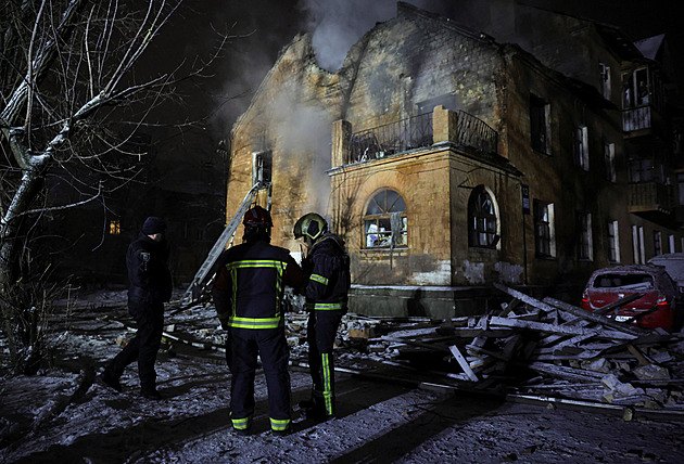 Rusové zaútočili na Kyjev, použili i střelu Orešnik. Zasáhli několik bytových domů