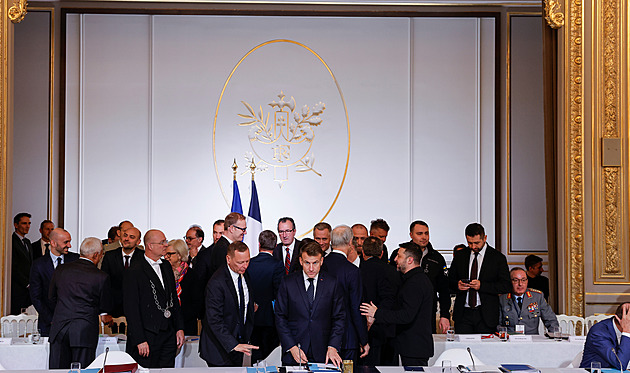 Babiš mezi ochotnými. Vláda by měla komunikovat věrohodně, i když „stratkom“ zrušila