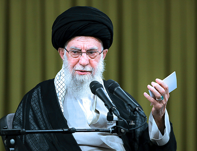 Smrt diktátorovi! Demonstrace v Íránu gradují, stát vypnul internet a viní USA