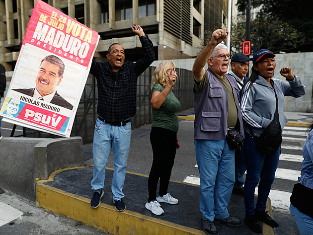 Pašoval drogy, vedl Kartel sluncí, viní USA Madura. Vyjednaný odchod, míní opozice