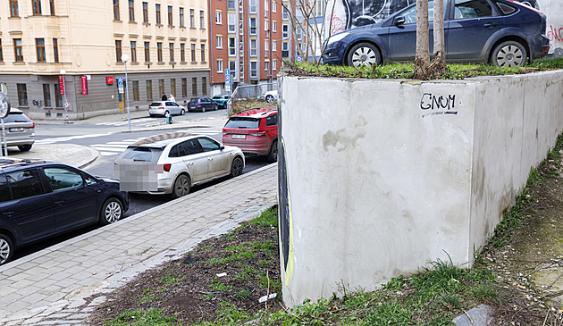 Box Zásilkovny zmizel, místo zůstalo škaredé. Máme nulovou kulturu, říká kritička