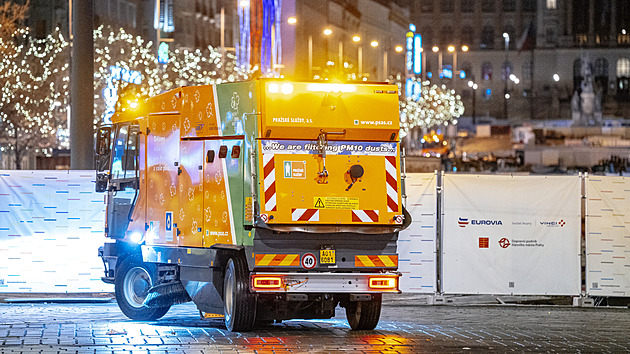 Úklidové čety vyjely po silvestru v Praze už v noci. Ráno bylo skoro hotovo
