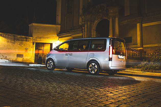 S Babišovým MPV na Hradě. Hyundai Staria je krutihlav, který stále čeří vodu