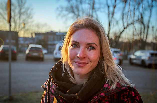 Zdrav�mu �lov�ku to m��e p�ij�t jako ban�ln� probl�m, ale lid� s koktavost� trp� prakticky ve v�ech ka�dodenn�ch situac�ch. A� do sv�ch 38 let to za��vala dnes 40let� Zuzana �imonov� z �esk�ch Bud�jovic. Sama ��k�, �e byla nespole�ensk�.