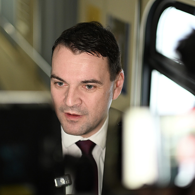 Průzkum: Motoristé by se do Sněmovny nedostali, ANO drtivě vede