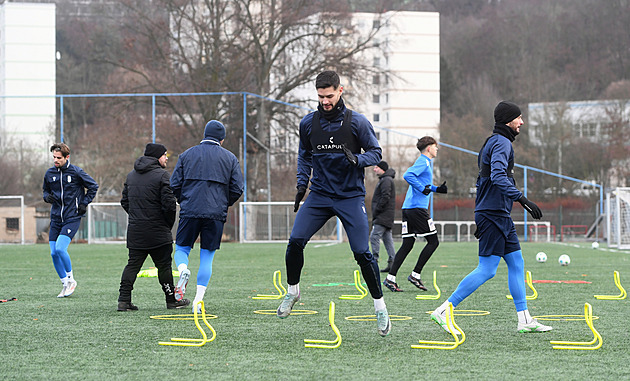 Černého dvojí život: půl dne profesionální fotbalista, půl dne dělník u pásu