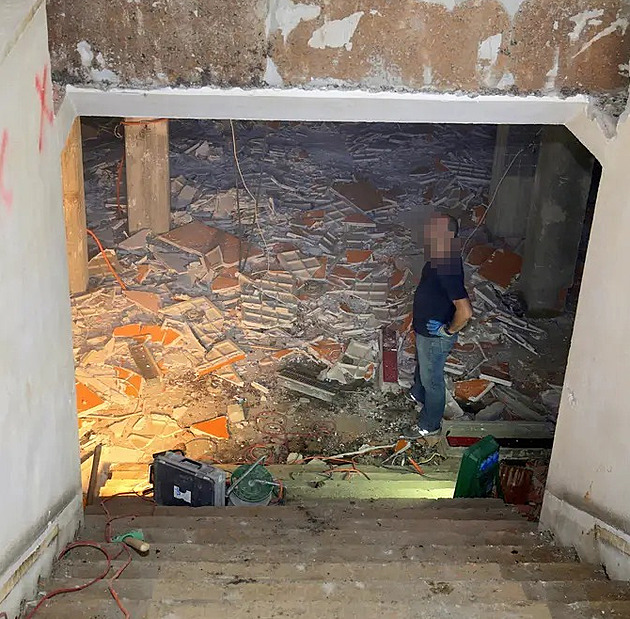 Krok, jenž umocnil tragédii. Ve vyhořelém baru před lety zúžili schodiště na polovinu