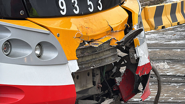 V Praze se srazily tramvaje. Trať na Barrandov přes hodinu stála