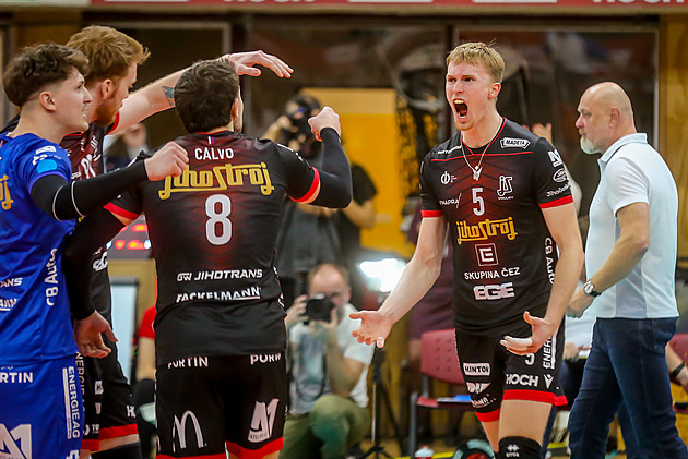Volejbalisté Budějovic jsou výhru od semifinále, Liberec s Aerem vyrovnal