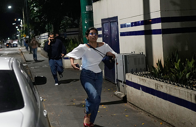 Venezuelskou metropolí Caracasem otřásly výbuchy, část města je bez elektřiny