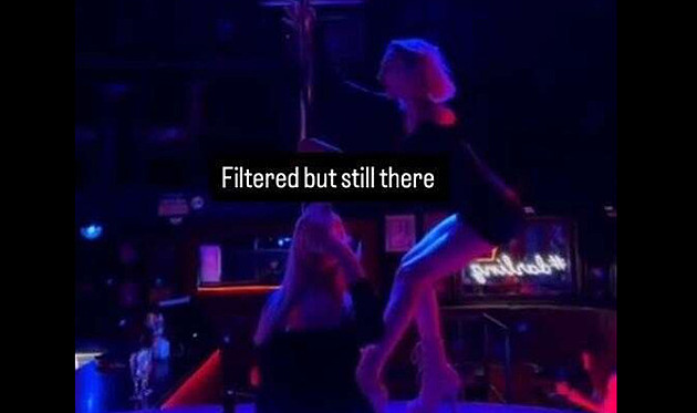 Dcera Ivany Jirešové Sofie Höppnerová vystupuje ve striptýzovém klubu