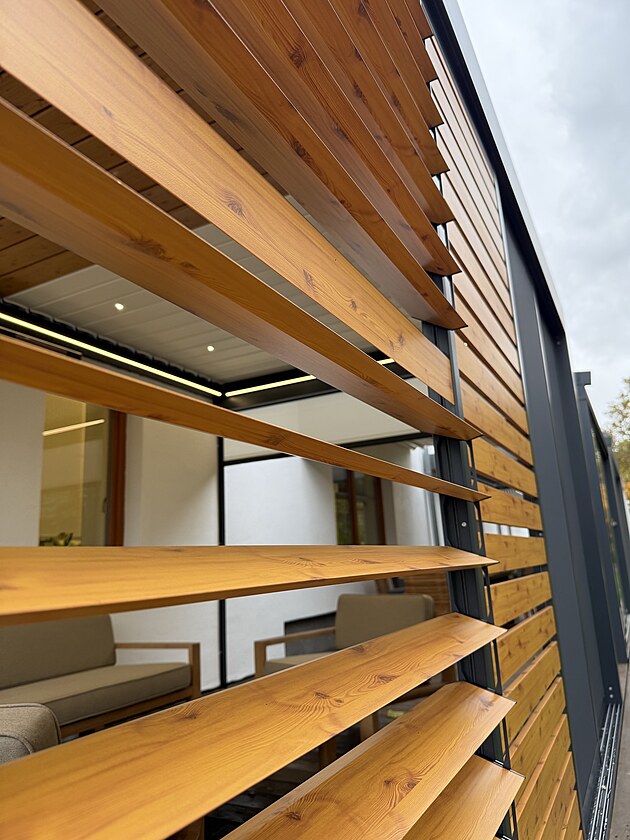 Modern� �e�en� pergol od SUNDRAPE