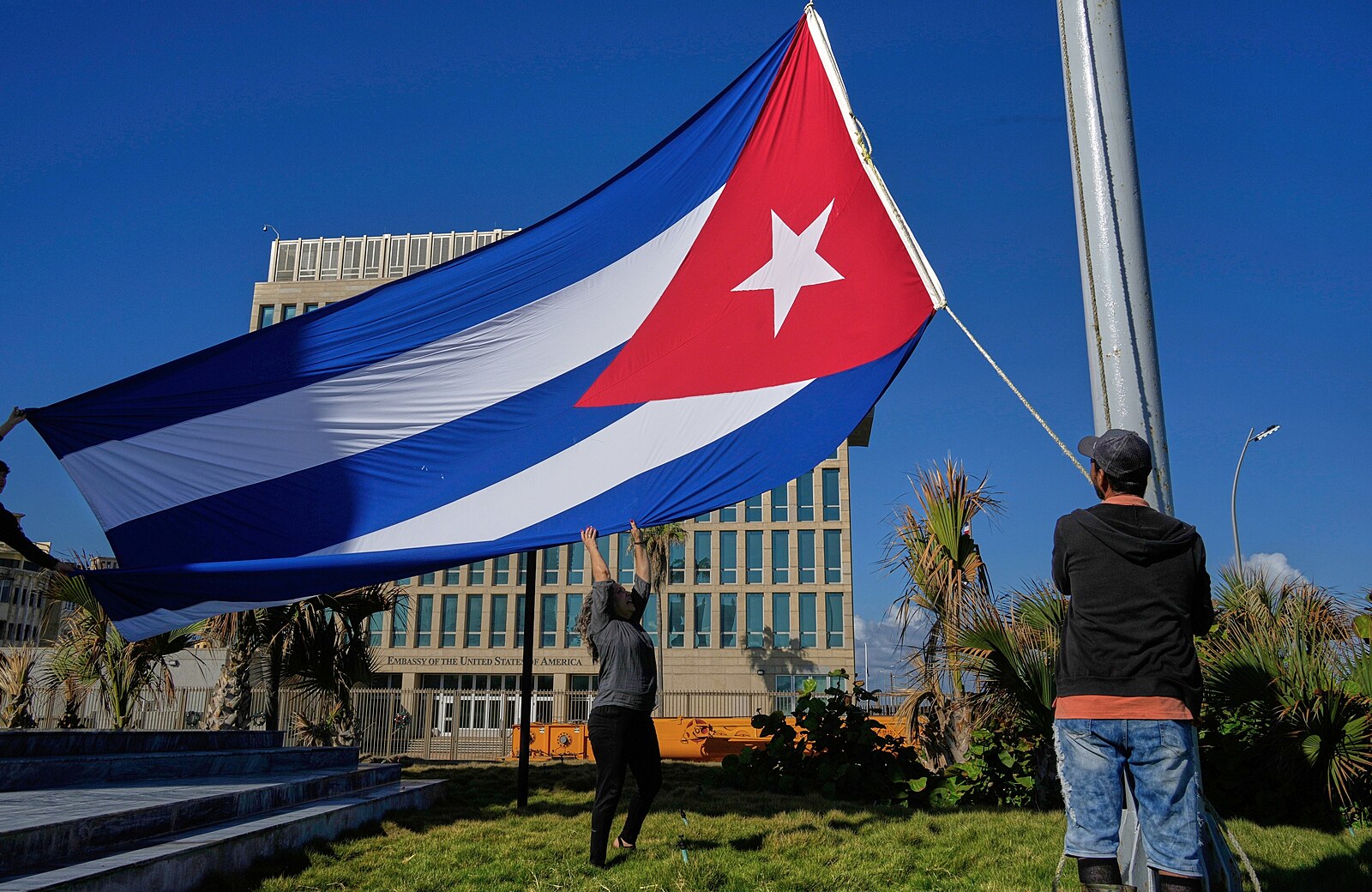 Uragán nad ostrovem svobody. Co dělá z Kuby tradičně důležitý cíl velmocí