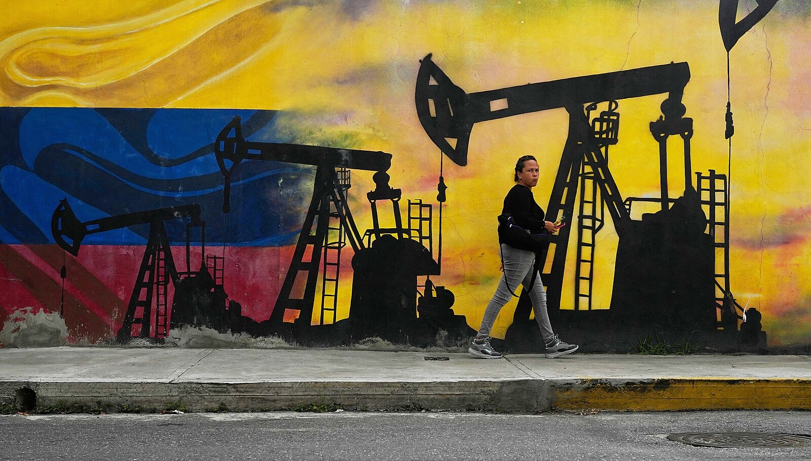 Omezte vztahy s Čínou a Ruskem, jinak nebudete těžit, tlačí USA na Venezuelu